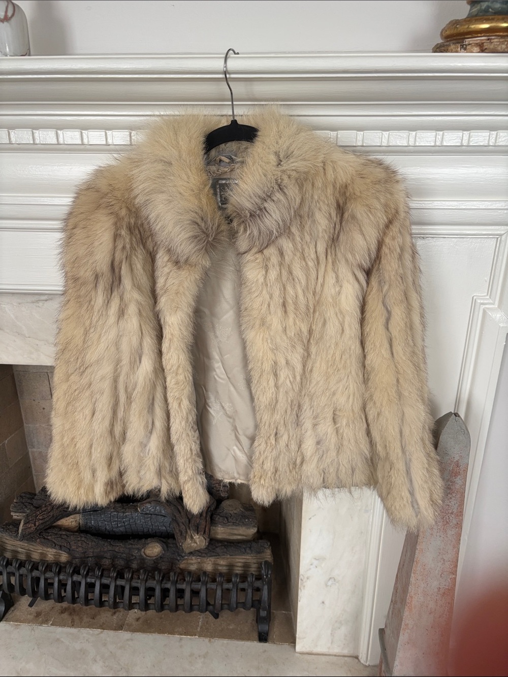 Saga fox Fur. Small,Beige,vintage, great condition! Made in Korea. Style #21001